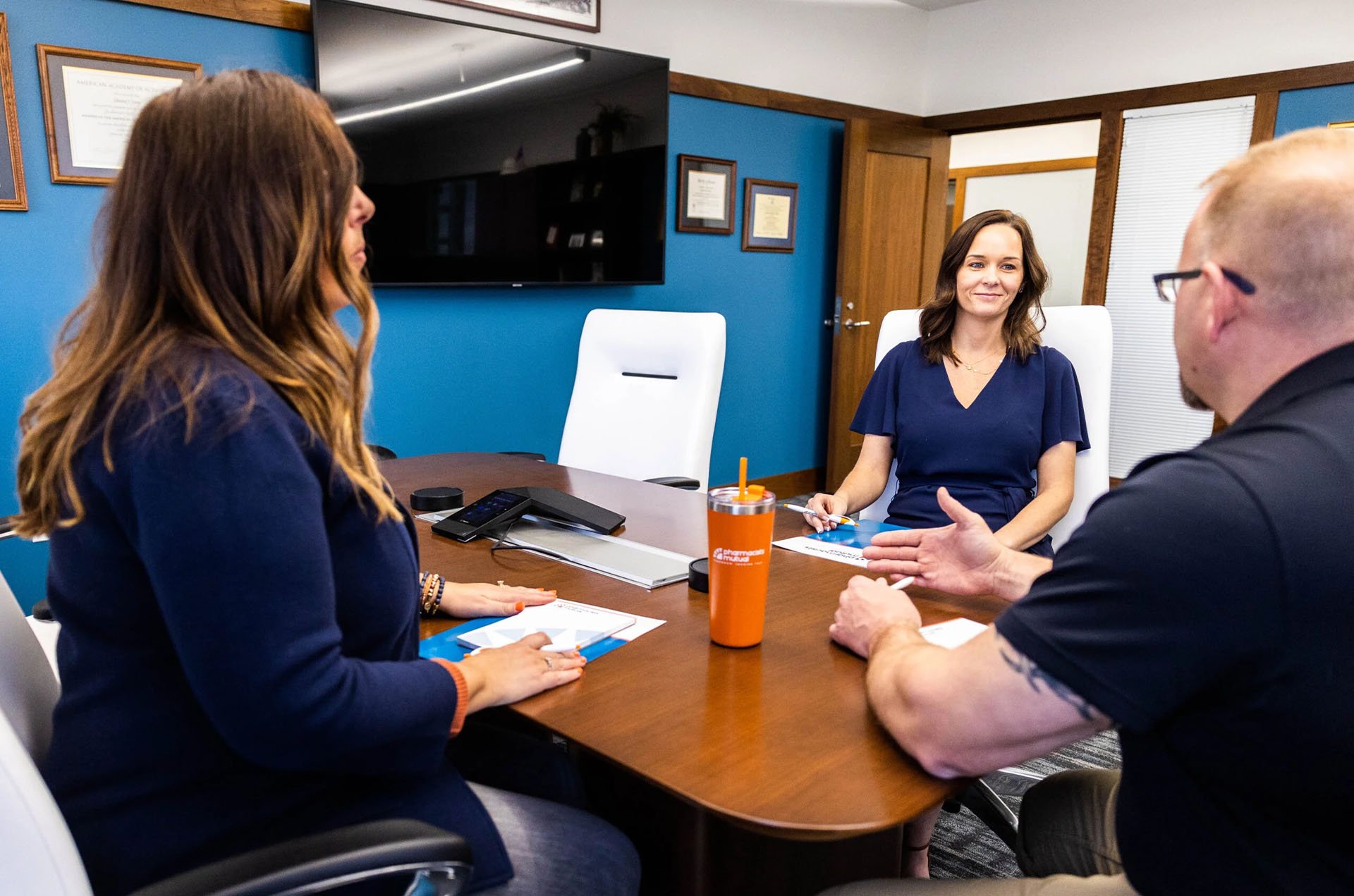 female-consulting-insurance-representatives